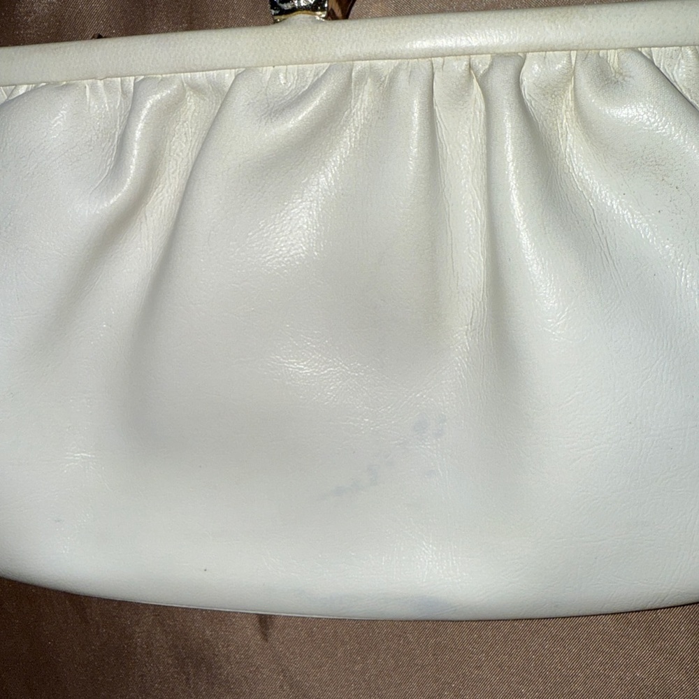 Vintage White Leather Clutch Metal Chain & Frame Red Leather Interior Retro Chic - Picture 10 of 13